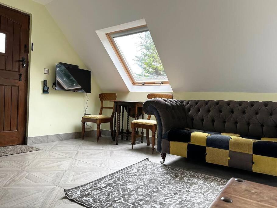 Forest Studio Apartment Gated Parking On 2 Acres Garden 치즐허스트 외부 사진