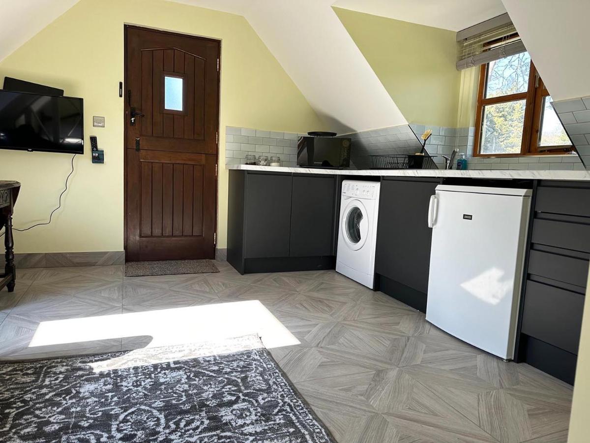 Forest Studio Apartment Gated Parking On 2 Acres Garden 치즐허스트 외부 사진
